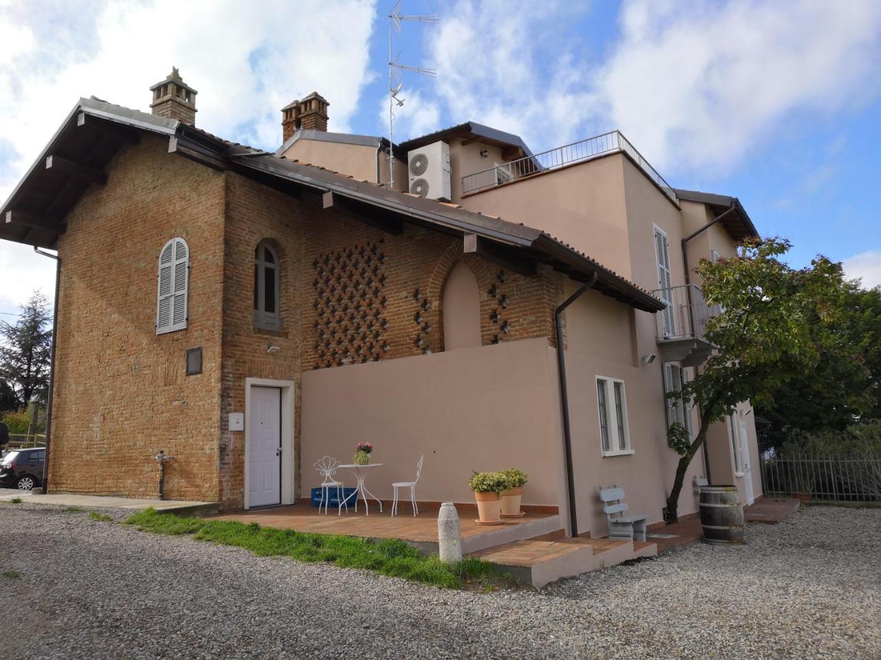 700Enolocanda Santa Giuletta Buitenkant foto