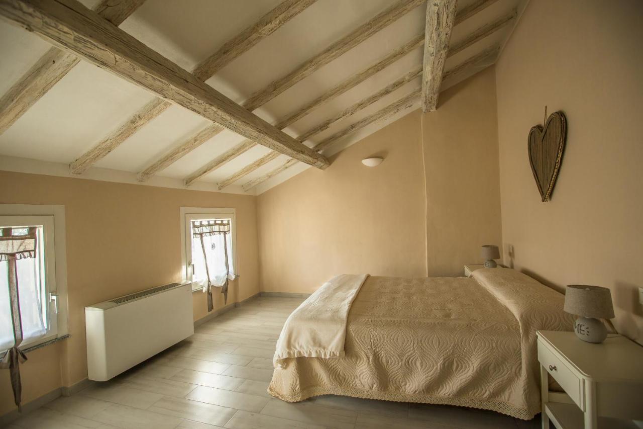700Enolocanda Santa Giuletta Buitenkant foto